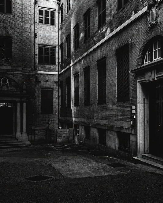 Barcelona’s Timeless Style: Where Classic Elegance Meets Streetwear